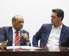 O governaador Carlos Massa Ratinho Júnior, participa da posse do secretário de Estado da Fazenda, Renê de Oliveira Garcia Junior. Foto: Arnaldo Alves/ANPr