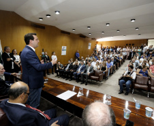 O governaador Carlos Massa Ratinho Júnior, participa da posse do secretário de Estado da Fazenda, Renê de Oliveira Garcia Junior. Foto: Arnaldo Alves/ANPr