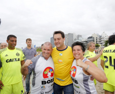O governador Carlos Massa Ratinho Junior, caminhou na Orla de Matinhos e participou do lançamento das atividades esportivas na Operação Verão Paraná, com o Jogo dos Atletas, na arena multiuso. Foto: Arnaldo Alves / ANPr.