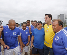 O governador Carlos Massa Ratinho Junior, caminhou na Orla de Matinhos e participou do lançamento das atividades esportivas na Operação Verão Paraná, com o Jogo dos Atletas, na arena multiuso. Foto: Arnaldo Alves / ANPr.