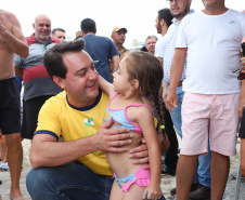 O governador Carlos Massa Ratinho Junior, caminhou na Orla de Matinhos e participou do lançamento das atividades esportivas na Operação Verão Paraná, com o Jogo dos Atletas, na arena multiuso. Foto: Rodrigo Felix Leal/ANPR