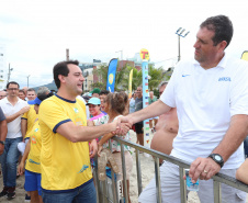O governador Carlos Massa Ratinho Junior, caminhou na Orla de Matinhos e participou do lançamento das atividades esportivas na Operação Verão Paraná, com o Jogo dos Atletas, na arena multiuso. Foto: Rodrigo Felix Leal/ANPR