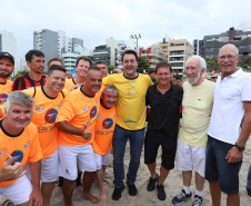 O governador Carlos Massa Ratinho Junior, caminhou na Orla de Matinhos e participou do lançamento das atividades esportivas na Operação Verão Paraná, com o Jogo dos Atletas, na arena multiuso. Foto: Rodrigo Felix Leal/ANPR