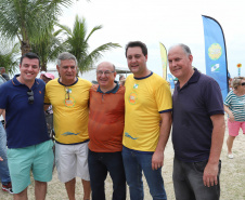 O governador Carlos Massa Ratinho Junior, caminhou na Orla de Matinhos e participou do lançamento das atividades esportivas na Operação Verão Paraná, com o Jogo dos Atletas, na arena multiuso. Foto: Rodrigo Felix Leal/ANPR