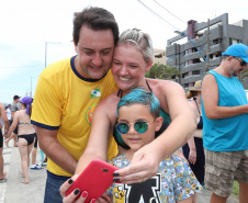 O governador Carlos Massa Ratinho Junior, caminhou na Orla de Matinhos e participou do lançamento das atividades esportivas na Operação Verão Paraná, com o Jogo dos Atletas, na arena multiuso. Foto: Rodrigo Felix Leal/ANPR