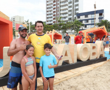 O governador Carlos Massa Ratinho Junior, caminhou na Orla de Matinhos e participou do lançamento das atividades esportivas na Operação Verão Paraná, com o Jogo dos Atletas, na arena multiuso. Foto: Rodrigo Felix Leal/ANPR