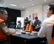 O governador Carlos Massa Ratinho Júnior visitou nesta segunda-feira (14) a estrutura da Coordenadoria Estadual de Proteção e Defesa Civil do Paraná. O órgão, localizado no Palácio Araucária, em Curitiba, faz o monitoramento dos eventos climáticos que ocorrem no Estado por meio do Centro Estadual de Gerenciamento de Riscos e Desastres (Cegerd).  -  Curitiba, 14/01/2019  - Foto: José Fernando Ogura/ANPr