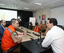O governador Carlos Massa Ratinho Júnior visitou nesta segunda-feira (14) a estrutura da Coordenadoria Estadual de Proteção e Defesa Civil do Paraná. O órgão, localizado no Palácio Araucária, em Curitiba, faz o monitoramento dos eventos climáticos que ocorrem no Estado por meio do Centro Estadual de Gerenciamento de Riscos e Desastres (Cegerd). - Curitiba, 14/01/2019 - Foto: Rodrigo Félix Leal/ANPr