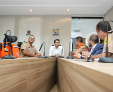 O governador Carlos Massa Ratinho Júnior visitou nesta segunda-feira (14) a estrutura da Coordenadoria Estadual de Proteção e Defesa Civil do Paraná. O órgão, localizado no Palácio Araucária, em Curitiba, faz o monitoramento dos eventos climáticos que ocorrem no Estado por meio do Centro Estadual de Gerenciamento de Riscos e Desastres (Cegerd). - Curitiba, 14/01/2019 - Foto: Rodrigo Félix Leal/ANPr