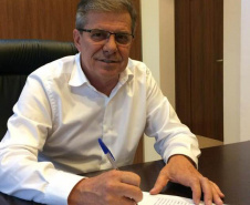 O presidente da Companhia de Habitação do Paraná (Cohapar), Jorge Lange, realizou a primeira reunião trabalho com os funcionários da empresa nesta segunda-feira (14). A assinatura do termo de posse aconteceu na última sexta-feira (11), após a indicação do governador Carlos Massa Ratinho Junior ter sido aprovada pelo Conselho de Administração da companhia.  Curitiba, 14/01/2019  -  Foto: Cohapar