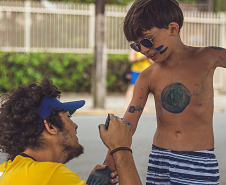 As equipes da Superintendência de Esporte do Paraná fizeram 17.079 atendimentos nas praias do Paraná, em apenas três, de sexta-feira a domingo (11 a 13). Veranistas e moradores locais participaram das atividades esportivas e recreativas ofertadas nos quatro postos fixos nas praias de Shangri-Lá, Ipanema, Praia de Leste e Caiobá, além do posto itinerante em Guaratuba.  - Curitiba, 15/01/2019  -  Foto: Divulgação