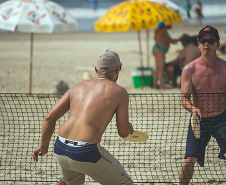As equipes da Superintendência de Esporte do Paraná fizeram 17.079 atendimentos nas praias do Paraná, em apenas três, de sexta-feira a domingo (11 a 13). Veranistas e moradores locais participaram das atividades esportivas e recreativas ofertadas nos quatro postos fixos nas praias de Shangri-Lá, Ipanema, Praia de Leste e Caiobá, além do posto itinerante em Guaratuba.  - Curitiba, 15/01/2019  -  Foto: Divulgação