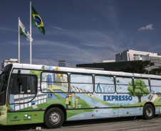 O ônibus de educação socioambiental da Sanepar estará percorrendo os municípios da Costa Oeste do Paraná neste verão. Em Santa Helena, a parada será na praça central, próximo à Prefeitura, entre os dias 16 e 18 e entre 23 e 25 de janeiro.  -  Verão Paraná, 15/01/2019  -  Foto: Divulgação Sanepar