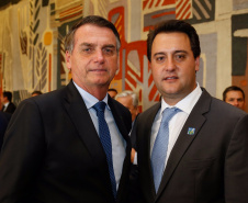 O governador Carlos Massa Ratinho Junior defendeu nesta quarta-feira (16) que o Brasil deve retomar o projeto do corredor bioceânico ligando o Porto de Paranaguá ao porto de Antofagasta, no Chile, com passagem por Paraguai e Argentina. O assunto foi tratado com o presidente Jair Bolsonaro durante recepção ao presidente argentino Maurício Macri, no Palácio do Planalto, em Brasília.  -  Brasília, 16/01/2019  -  Foto: Dvulgação ANPr