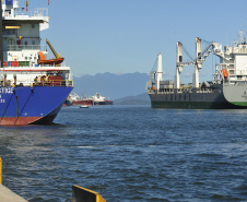 A Administração dos Portos de Paranaguá e Antonina (Appa) vai trabalhar em parceria com a Marinha do Brasil para garantir mais segurança na navegação e no tráfego dos navios em todo o Litoral do Estado. Ivan Bueno/Arquivo APPA