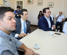 O governador Carlos Massa Ratinho Junior, acompanhou a apresentação das diretrizes de trabalho da nova gestão para a Educação, em encontro com o secretário Renato Feder e funcionários da Secretaria de Educação e do Esporte.Curitiba, 17-01-19.Foto: Foto: Rodrigo Félix Leal