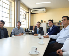 O governador Carlos Massa Ratinho Junior, acompanhou a apresentação das diretrizes de trabalho da nova gestão para a Educação, em encontro com o secretário Renato Feder e funcionários da Secretaria de Educação e do Esporte.Curitiba, 17-01-19.Foto: Foto: Rodrigo Félix Leal