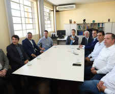 O governador Carlos Massa Ratinho Junior, acompanhou a apresentação das diretrizes de trabalho da nova gestão para a Educação, em encontro com o secretário Renato Feder e funcionários da Secretaria de Educação e do Esporte.Curitiba, 17-01-19.Foto: Foto: Rodrigo Félix Leal