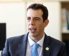 O governador Carlos Massa Ratinho Junior, acompanhou a apresentação das diretrizes de trabalho da nova gestão para a Educação, em encontro com o secretário Renato Feder (foto) e funcionários da Secretaria de Educação e do Esporte.Curitiba, 17-01-19.Foto: Foto: Rodrigo Félix Leal