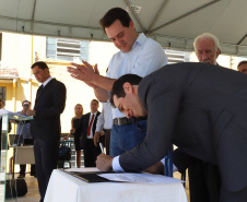O governador Carlos Massa Ratinho Junior, acompanhou a apresentação das diretrizes de trabalho da nova gestão para a Educação, em encontro com o secretário Renato Feder e funcionários da Secretaria de Educação e do Esporte.Curitiba, 17-01-19.Foto: Foto: Rodrigo Félix Leal