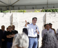 O governador Carlos Massa Ratinho Junior, acompanhou a apresentação das diretrizes de trabalho da nova gestão para a Educação, em encontro com o secretário Renato Feder e funcionários da Secretaria de Educação e do Esporte.Curitiba, 17-01-19.Foto: Arnaldo Alves / ANPr.