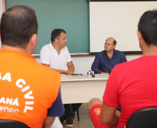O secretário de Estado de Segurança Pública, Luiz Carbonell, esteve em Guaratuba, no Litoral do Paraná, nesta quinta-feira (17) para avaliar os estragos causados pelo temporal que atingiu a região na quarta-feira e confirmar ações de apoio às pessoas afetadas.  -  Guaratuba, 17/01/2019  -  Foto: José Fernando Ogura/ANPr