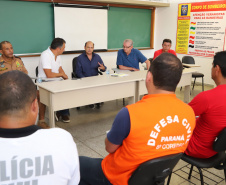 O secretário de Estado de Segurança Pública, Luiz Carbonell, esteve em Guaratuba, no Litoral do Paraná, nesta quinta-feira (17) para avaliar os estragos causados pelo temporal que atingiu a região na quarta-feira e confirmar ações de apoio às pessoas afetadas.  -  Guaratuba, 17/01/2019  -  Foto: José Fernando Ogura/ANPr