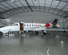 O governador Carlos Massa Ratinho Junior entregou nesta quinta-feira (17) a aeronave que ficava à disposição do poder executivo e ficava baseada em um hangar no Aeroporto do Bacacheri. O término do uso do avião vai gerar uma economia de R$ 4,5 milhões por ano aos cofres públicos.  -  Curitiba, 17/01/2019  -  Foto: Rodrigo Félix Leal