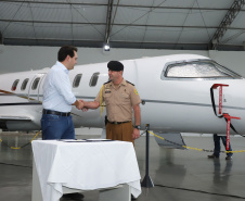 O governador Carlos Massa Ratinho Junior entregou nesta quinta-feira (17) a aeronave que ficava à disposição do poder executivo e ficava baseada em um hangar no Aeroporto do Bacacheri. O término do uso do avião vai gerar uma economia de R$ 4,5 milhões por ano aos cofres públicos.  -  Curitiba, 17/01/2019  -  Foto: Rodrigo Félix Leal