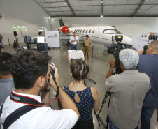 O governador Carlos Massa Ratinho Junior entregou nesta quinta-feira (17) a aeronave que ficava à disposição do poder executivo e ficava baseada em um hangar no Aeroporto do Bacacheri. O término do uso do avião vai gerar uma economia de R$ 4,5 milhões por ano aos cofres públicos.  -  Curitiba, 17/01/2019  -  Foto: Jaelson Lucas/ANPr