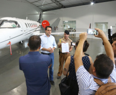 O governador Carlos Massa Ratinho Junior entregou nesta quinta-feira (17) a aeronave que ficava à disposição do poder executivo e ficava baseada em um hangar no Aeroporto do Bacacheri. O término do uso do avião vai gerar uma economia de R$ 4,5 milhões por ano aos cofres públicos.  -  Curitiba, 17/01/2019  -  Foto: Jaelson Lucas/ANPr