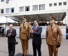 O governador Carlos Massa Ratinho Junior participa da solenidade de troca de comando do Corpo de Bombeiros do Paraná. O coronel Samuel Prestes assume o comando, em substituição ao coronel Antônio Carlos de Morais, que ocupava interinamente o cargo.  -  Curitiba, 21/01/2019  -  Foto: Arnaldo Alves/ANPr