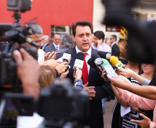 O governador Carlos Massa Ratinho Junior participa da solenidade de troca de comando do Corpo de Bombeiros do Paraná. O coronel Samuel Prestes assume o comando, em substituição ao coronel Antônio Carlos de Morais, que ocupava interinamente o cargo. - Curitiba, 21/01/2019 - Foto: Rodrigo Felix Leal/ANPr