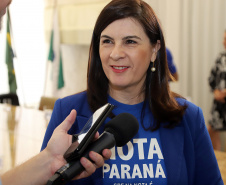 O secretário da Fazenda, Renê Garcia Júnior, entregou nesta segunda-feira (21) os três principais prêmios do 38º sorteio do Nota Paraná, que aconteceu no último dia 10 de janeiro
