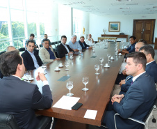 O governador Carlos Massa Ratinho Junior se reuniu nesta segunda-feira (21) com deputados estaduais e confirmou sua disposição ao trabalho conjunto com a Assembleia Legislativa.  -  Curitiba, 21/01/2019  -  Foto: Rodrigo Félix Leal