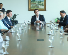 O governador Carlos Massa Ratinho Junior se reuniu nesta segunda-feira (21) com deputados estaduais e confirmou sua disposição ao trabalho conjunto com a Assembleia Legislativa.  -  Curitiba, 21/01/2019  -  Foto: Rodrigo Félix Leal