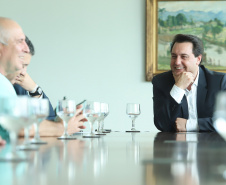 O governador Carlos Massa Ratinho Junior se reuniu nesta segunda-feira (21) com deputados estaduais e confirmou sua disposição ao trabalho conjunto com a Assembleia Legislativa.  -  Curitiba, 21/01/2019  -  Foto: Rodrigo Félix Leal