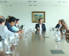 O governador Carlos Massa Ratinho Junior se reuniu nesta segunda-feira (21) com deputados estaduais e confirmou sua disposição ao trabalho conjunto com a Assembleia Legislativa.  -  Curitiba, 21/01/2019  -  Foto: Rodrigo Félix Leal