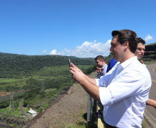 Governador Carlos Massa Ratinho Junior, acompanhado do presidente da Copel, Daniel Pimentel, visita a Usina Governador Bento Munhoz da Rocha Netto (Foz do Areia), no município de Pinhão  -  Pinhão, 22/01/2019  -  Foto: Rodrigo Félix Leal