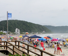 Nos primeiros 30 dias de Operação Verão, o Instituto Ambiental do Paraná (IAP) vem promovendo atividades ambientais lúdicas e educativas aos veranistas que estão no Litoral e também no Interior do Estado. As ações são realizadas em parceria com a Secretaria de Estado do Desenvolvimento Ambiental e Turismo, o Instituto das Águas e o Batalhão da Polícia Ambiental Força Verde. Foto: Divulgação/SEMA                          