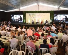 O governador Carlos Massa Ratinho Junior e a ministra da Agricultura, Pecuária e Abastecimento, Tereza Cristina, participam do evento que marca a abertura nacional da colheita da soja. Apucarana, 24/01/2019. Foto: Rodrigo Felix Leal/ANPr