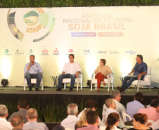 O governador Carlos Massa Ratinho Junior e a ministra da Agricultura, Pecuária e Abastecimento, Tereza Cristina, participam do evento que marca a abertura nacional da colheita da soja. Apucarana, 24/01/2019. Foto: Rodrigo Felix Leal/ANPr