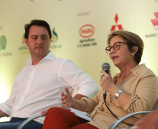 O governador Carlos Massa Ratinho Junior e a ministra da Agricultura, Pecuária e Abastecimento, Tereza Cristina, participam do evento que marca a abertura nacional da colheita da soja. Apucarana, 24/01/2019. Foto: Rodrigo Felix Leal/ANPr