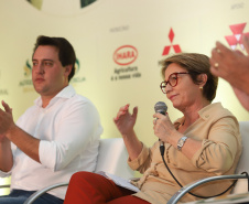 O governador Carlos Massa Ratinho Junior e a ministra da Agricultura, Pecuária e Abastecimento, Tereza Cristina, participam do evento que marca a abertura nacional da colheita da soja. Apucarana, 24/01/2019. Foto: Rodrigo Felix Leal/ANPr