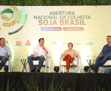O governador Carlos Massa Ratinho Junior e a ministra da Agricultura, Pecuária e Abastecimento, Tereza Cristina, participam do evento que marca a abertura nacional da colheita da soja. Apucarana, 24/01/2019. Foto: Rodrigo Felix Leal/ANPr
