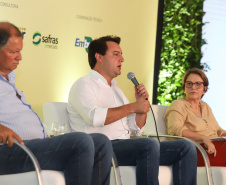 O governador Carlos Massa Ratinho Junior e a ministra da Agricultura, Pecuária e Abastecimento, Tereza Cristina, participam do evento que marca a abertura nacional da colheita da soja. Apucarana, 24/01/2019. Foto: Rodrigo Felix Leal/ANPr