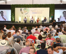 O governador Carlos Massa Ratinho Junior e a ministra da Agricultura, Pecuária e Abastecimento, Tereza Cristina, participam do evento que marca a abertura nacional da colheita da soja. Apucarana, 24/01/2019. Foto: Rodrigo Felix Leal/ANPr