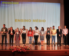 A Secretaria de Estado da Educação iniciou nessa quinta-feira (24), em Pinhão (no Centro-Sul), a segunda etapa do Seminário de Diretores ? Aprendizagem em Foco 2019. HOMENAGENS - As escolas estaduais das dez regionais com as melhores notas e maior crescimento no Índice de Desenvolvimento da Educação Básica (Ideb) foram homenageadas pela pasta na abertura do evento.  -  Faxinal do Céu, 24/01/2019  -  Foto: Fernandor de Jesus/SEED