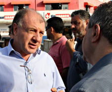 O Governo do Estado, em parceria com a Prefeitura de Almirante Tamandaré, entregou nesta sexta-feira (25) obras de revitalização do Terminal Rodoviário Municipal Vereador Dirceu Pavoni (Terminal Cachoeira), beneficiando diretamente cerca de 18 mil pessoas por dia, usuárias de dez linhas. A entrega foi feita pelo secretário do Desenvolvimento Urbano e Obras Públicas, João Carlos Ortega, e o prefeito Gerson Colodel. Foto: Divulgação/SEDU