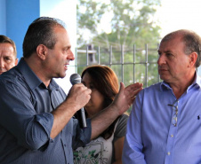 O Governo do Estado, em parceria com a Prefeitura de Almirante Tamandaré, entregou nesta sexta-feira (25) obras de revitalização do Terminal Rodoviário Municipal Vereador Dirceu Pavoni (Terminal Cachoeira), beneficiando diretamente cerca de 18 mil pessoas por dia, usuárias de dez linhas. A entrega foi feita pelo secretário do Desenvolvimento Urbano e Obras Públicas, João Carlos Ortega, e o prefeito Gerson Colodel. Foto: Divulgação/SEDU
